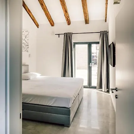 Mala,luxury Retreat With Pool, Sauna & Gym
