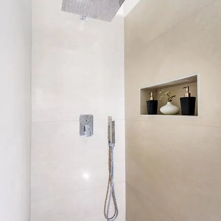 Mala,luxury Retreat With Pool, Sauna & Gym