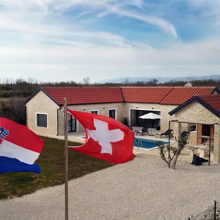 Mala,luxury Retreat With Pool, Sauna & Gym