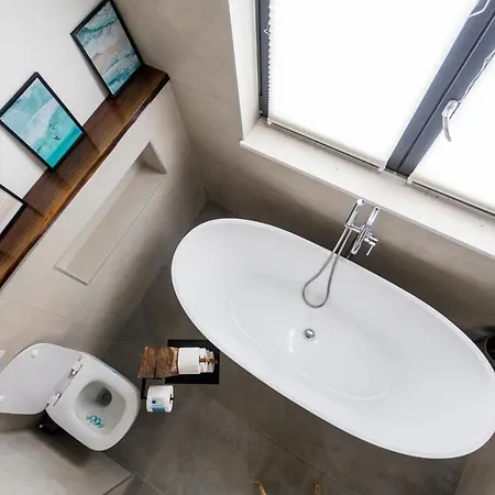 Mala,luxury Retreat With Pool, Sauna & Gym *