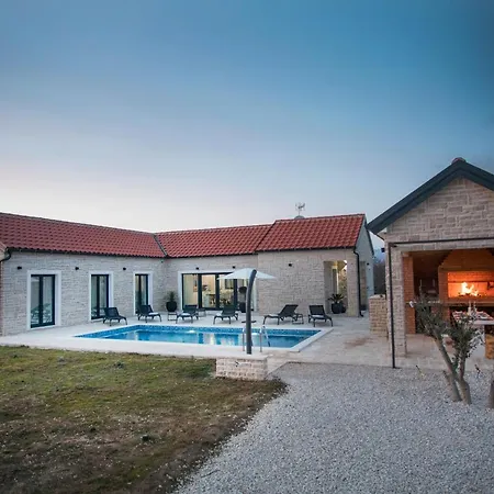 Mala,luxury Retreat With Pool, Sauna & Gym