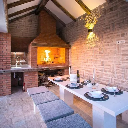 Mala,luxury Retreat With Pool, Sauna & Gym