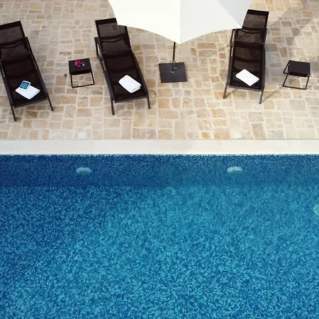 Mala,luxury Retreat With Pool, Sauna & Gym Villa