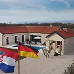 Luxury Mala Villa *