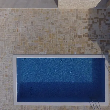 Mala,luxury Retreat With Pool, Sauna & Gym
