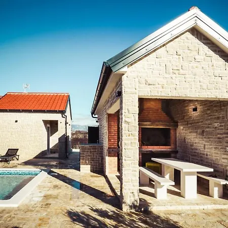 Mala,luxury Retreat With Pool, Sauna & Gym Βίλα