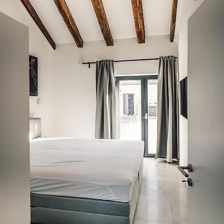 Mala,luxury Retreat With Pool, Sauna & Gym *