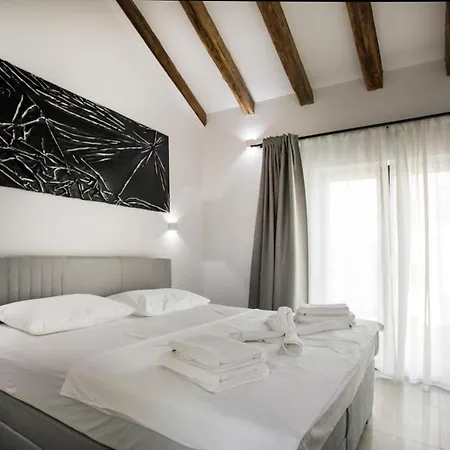 Mala,luxury Retreat With Pool, Sauna & Gym