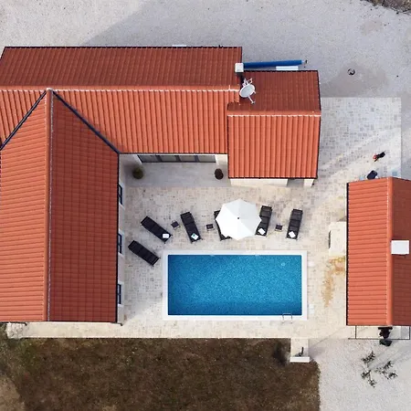 Mala,luxury Retreat With Pool, Sauna & Gym *