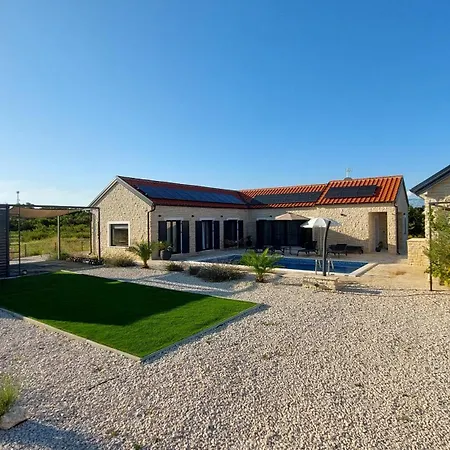 Villa Mala,luxury Retreat With Pool, Sauna & Gym